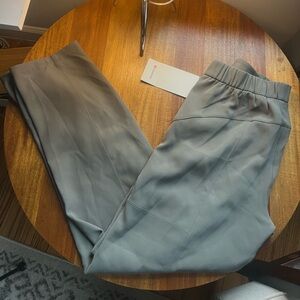 NWT Lululemon Dynamic Days Pant in Grey Sage, Size 28